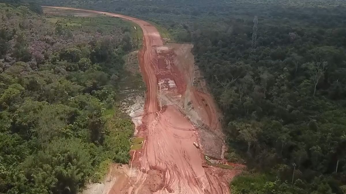 Imagens revelam avanço ao longo dos anos de traçado esquecido em meio à mata de SC