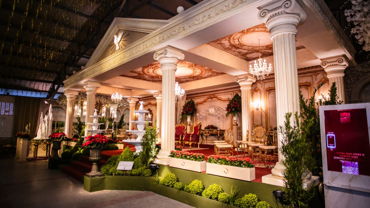 FOTOS: Palácio ‘escondido’ em tradicional festa de SC é revelado e surpreende com luxo