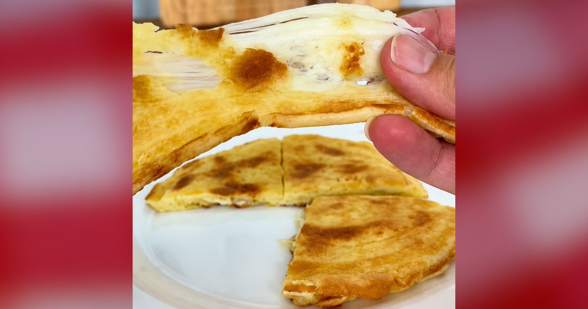 Pão de queijo de frigideira com 4 ingredientes para acompanhar seu café; aprenda a fazer