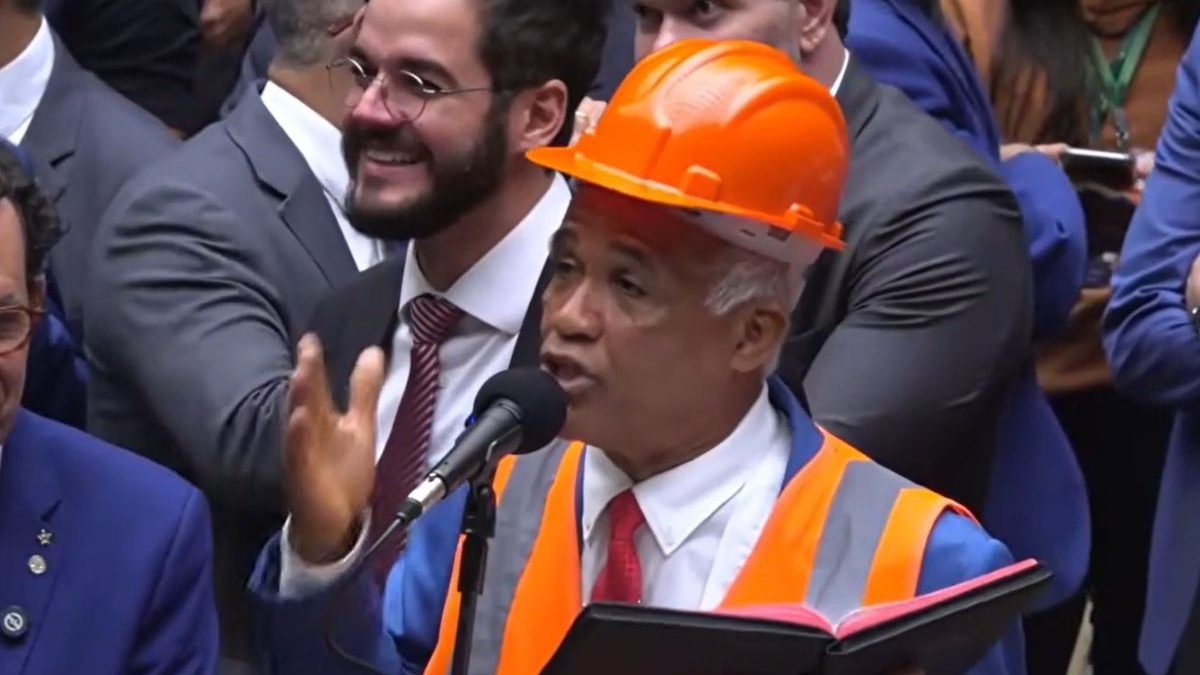 VÍDEO: Pastor Sargento Isidório defende fim da escala 6×1 para ‘fazer sexo em paz’