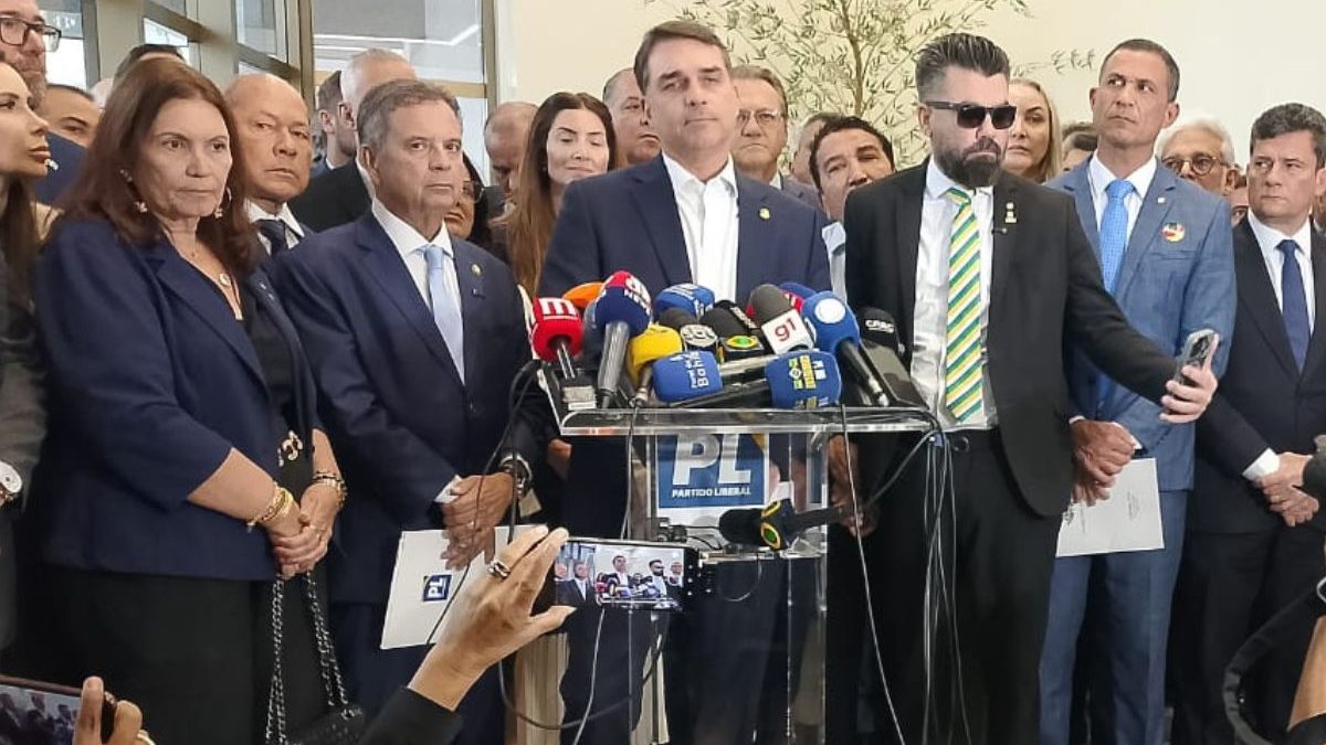 Flávio Bolsonaro recua, admite encontro com Vorcaro e promete devolver milhões de filme