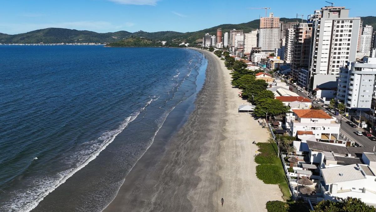 Justiça de SC suspende vendas e anúncios de imóveis em praia considerada ‘Diamante