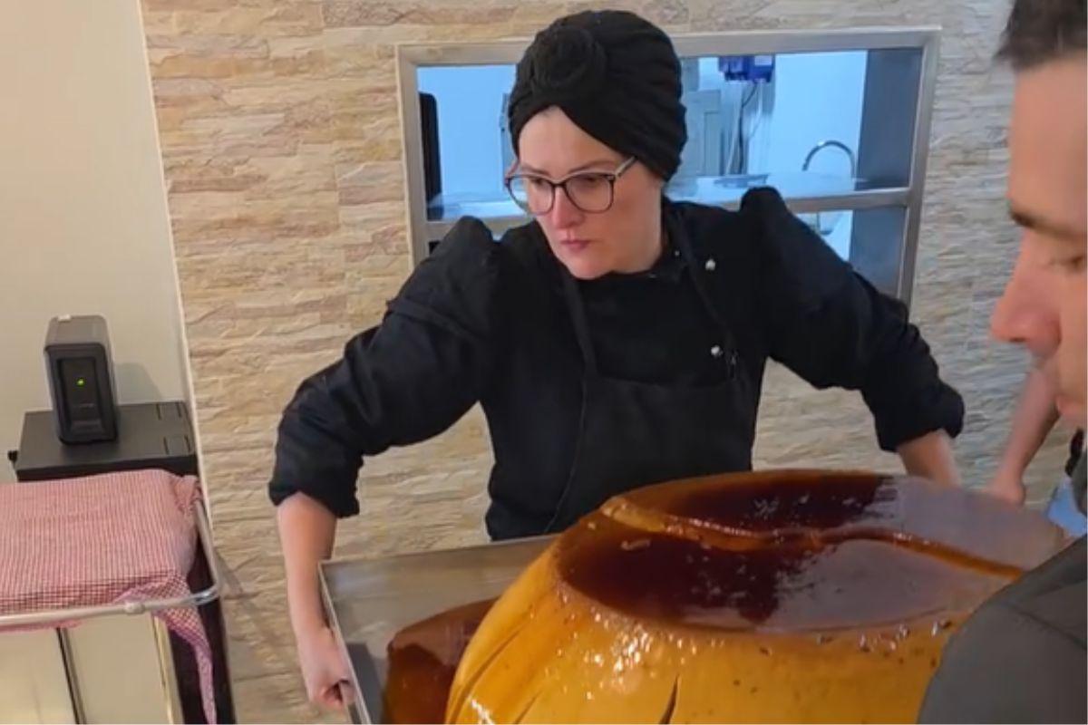Pudim gigante de quase 57 quilos rouba a cena no Dia das Mães em SC