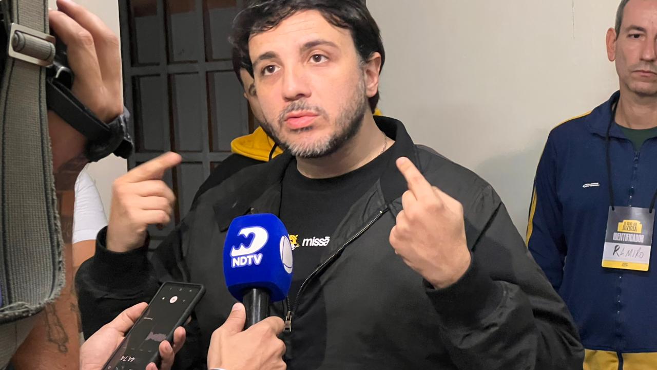 Entrevista exclusiva: Renan Santos diz que Flávio Bolsonaro ‘subiu no telhado’