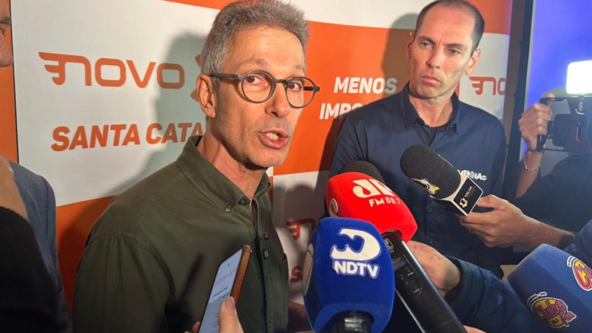 Zema retoma críticas a Flávio Bolsonaro e diz que SC foi 'abandonada' pelo governo federal