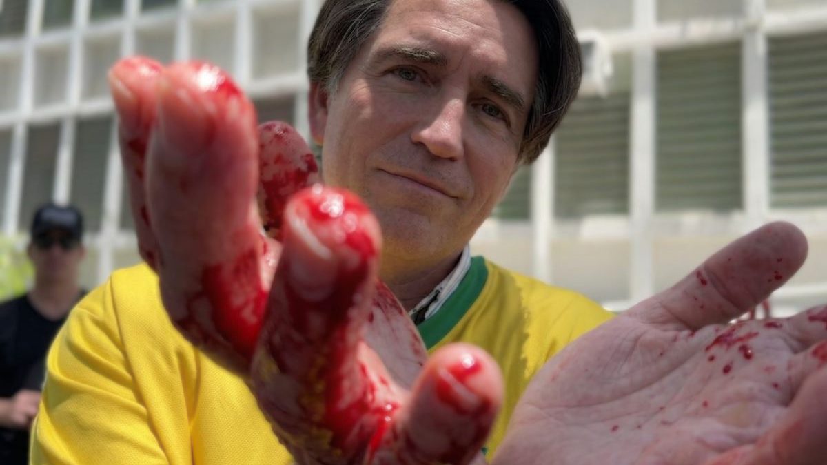 'Pílulas mágicas' e 'herói': roteiro de Dark Horse vaza e mostra Bolsonaro como