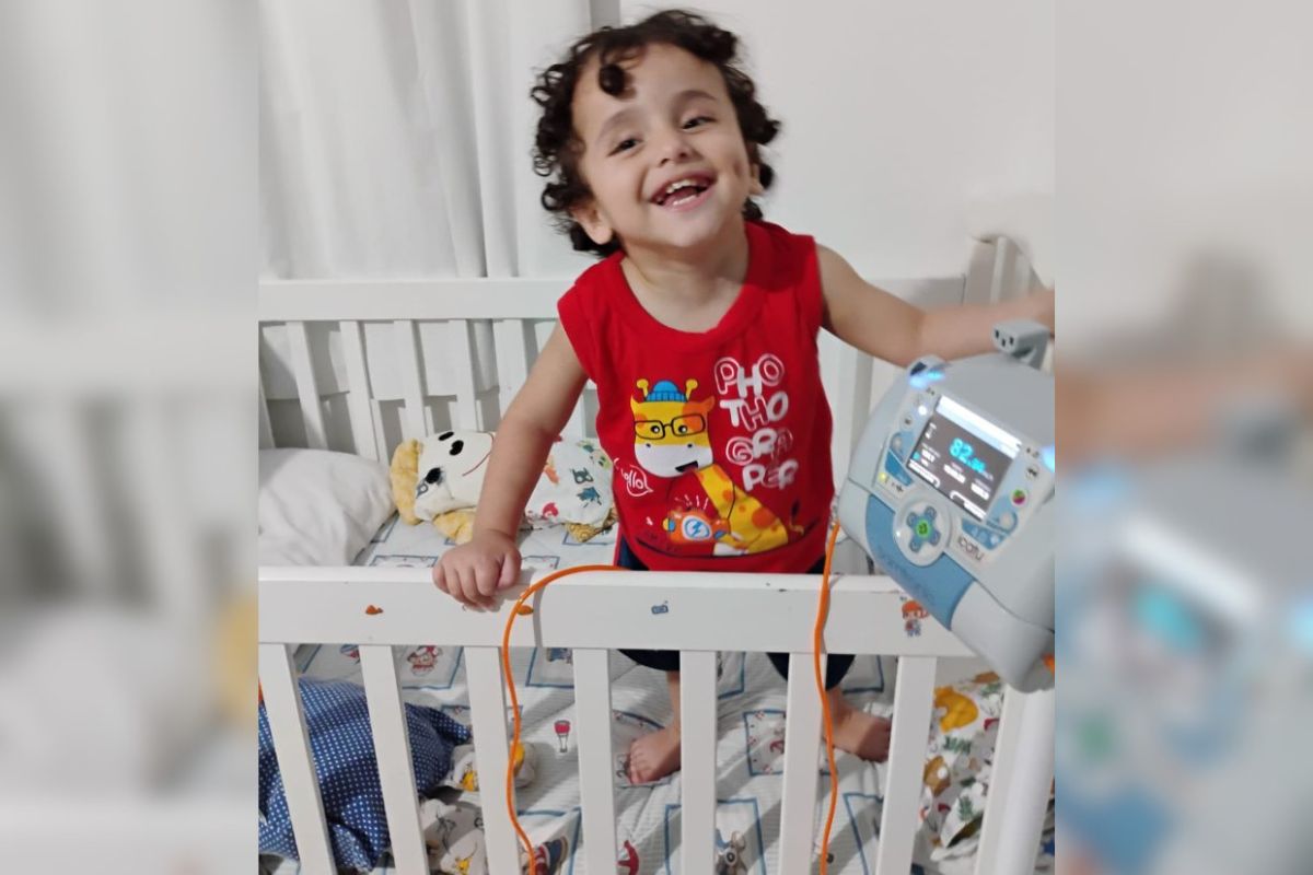 R$ 270 mil por ano: menino de 3 anos vive com alimentação pela veia em SC