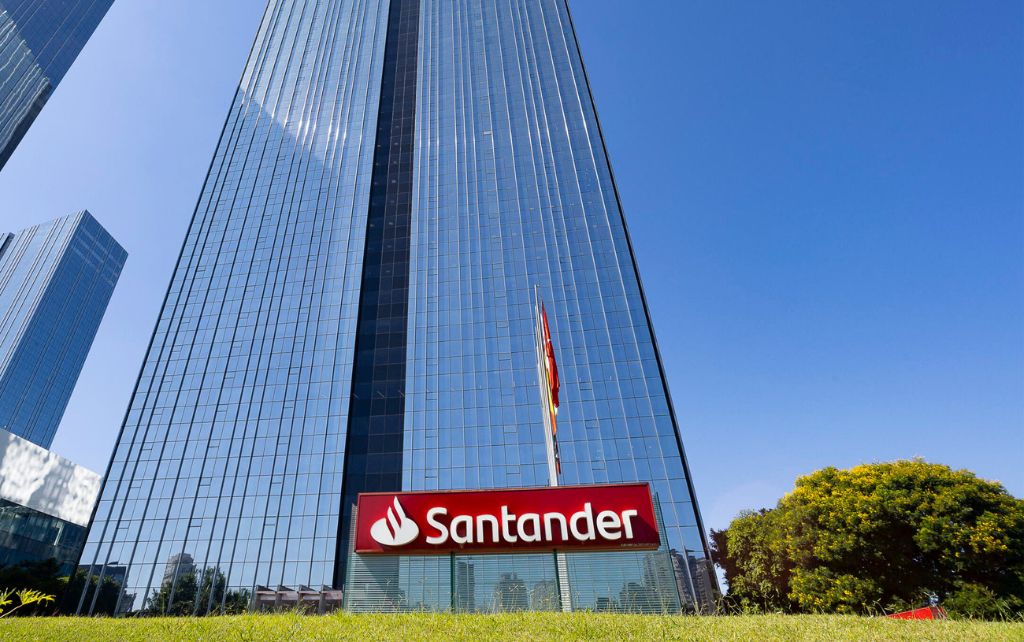 Santander recua no Brasil mas registra lucro recorde de R$ 21 bilhões na operação global