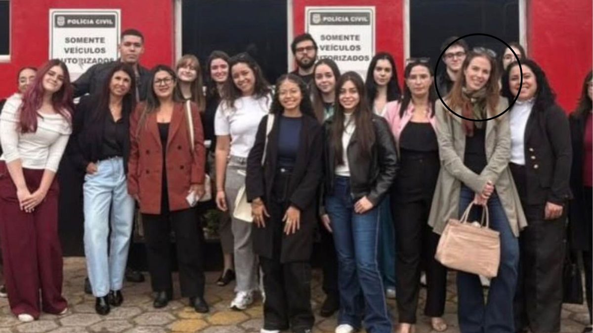 Suzane von Richthofen reaparece em frente à delegacia em nova foto; motivo surpreende