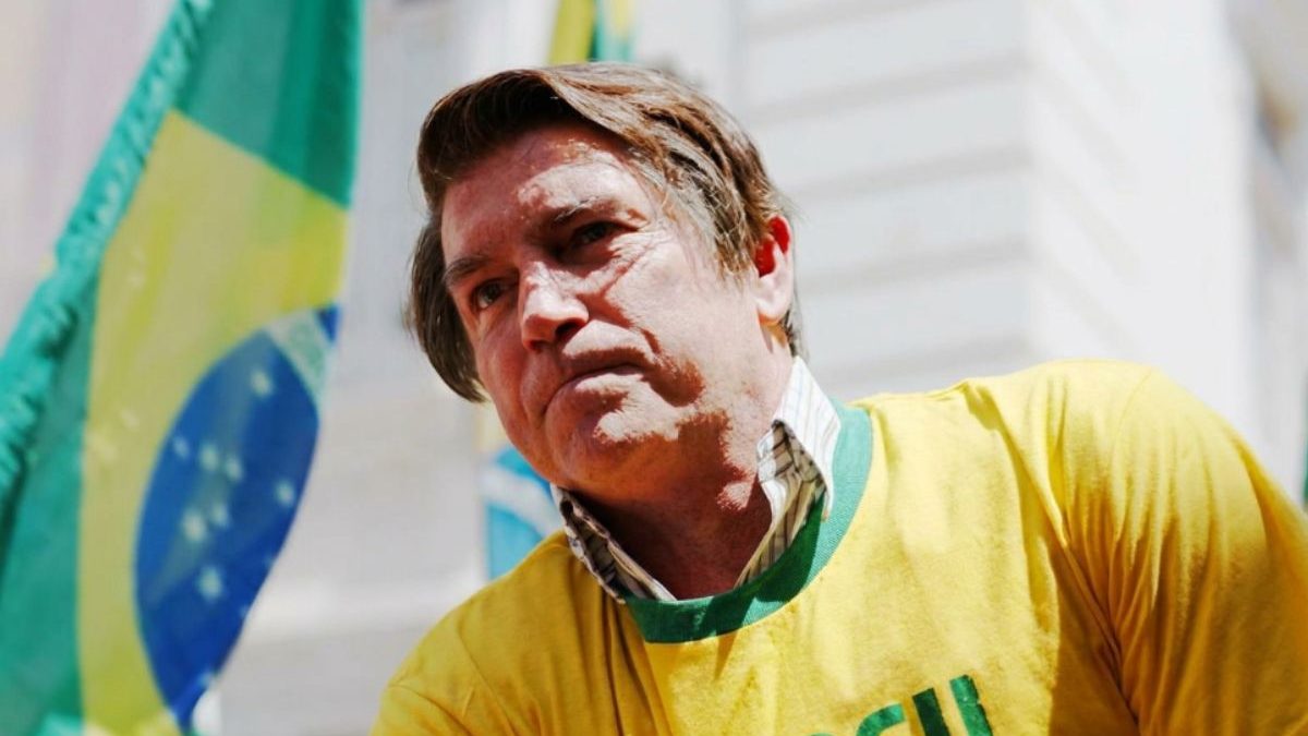 VÍDEO: Flávio Bolsonaro divulga trailer de Dark Horse para tentar conter 'crise política'