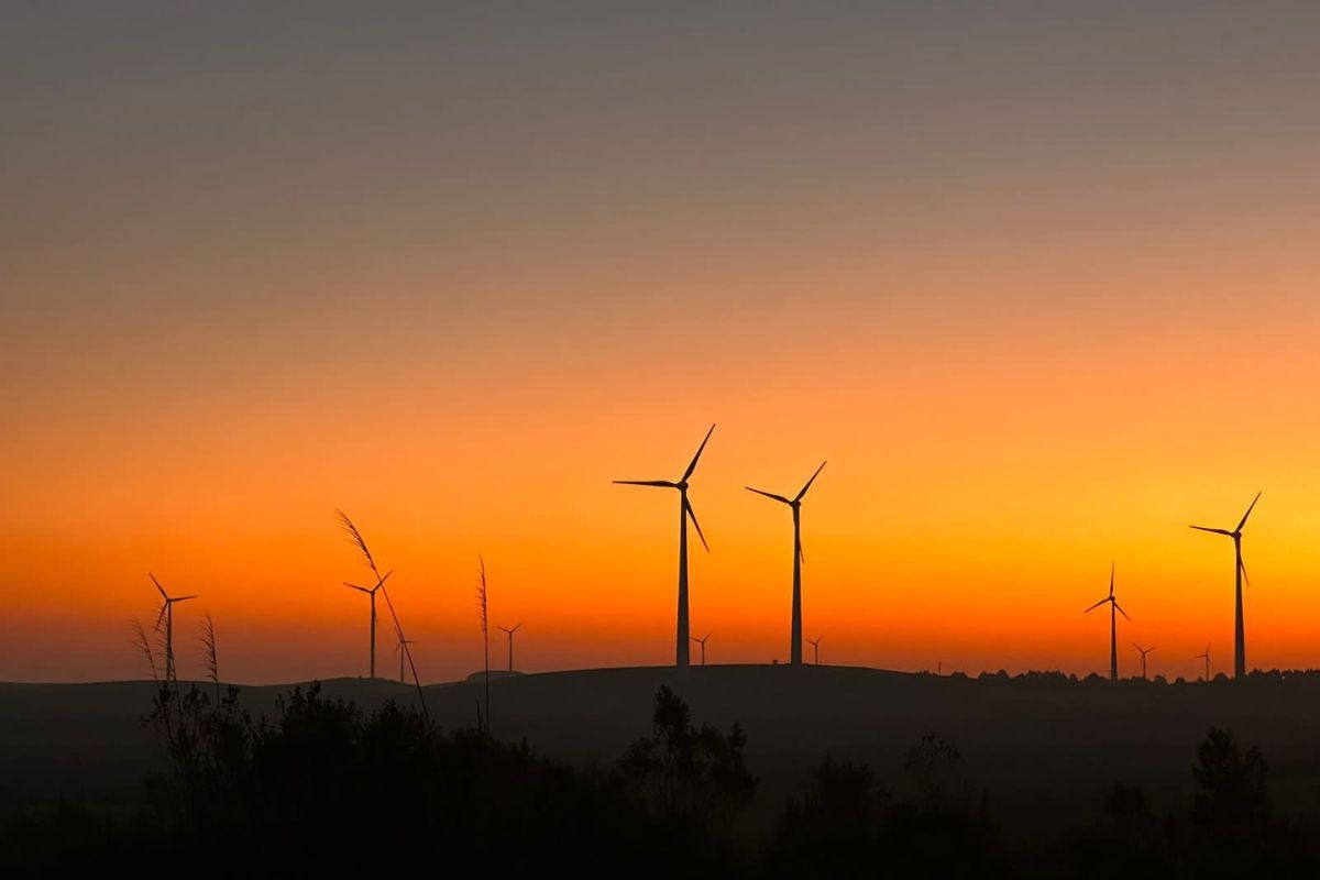 Excesso de geração de energia coloca rede elétrica em risco