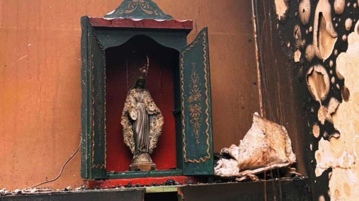 Santa permanece intacta após incêndio que destruiu comércios e deixou prejuízo de R$ 2