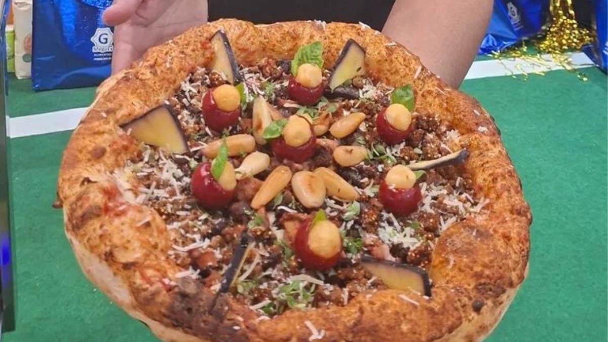 Inspirada em receita de ‘nona’, pizza de entreveiro de pinhão de SC é eleita a melhor
