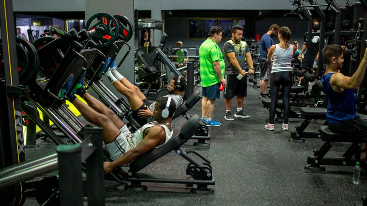 Na onda da Copa, academia promete chope, ‘vale whey’ e quase um ano de treino grátis em SC