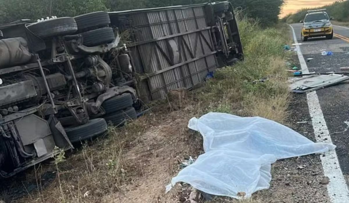 Acidente com ônibus de time de basquete no Ceará