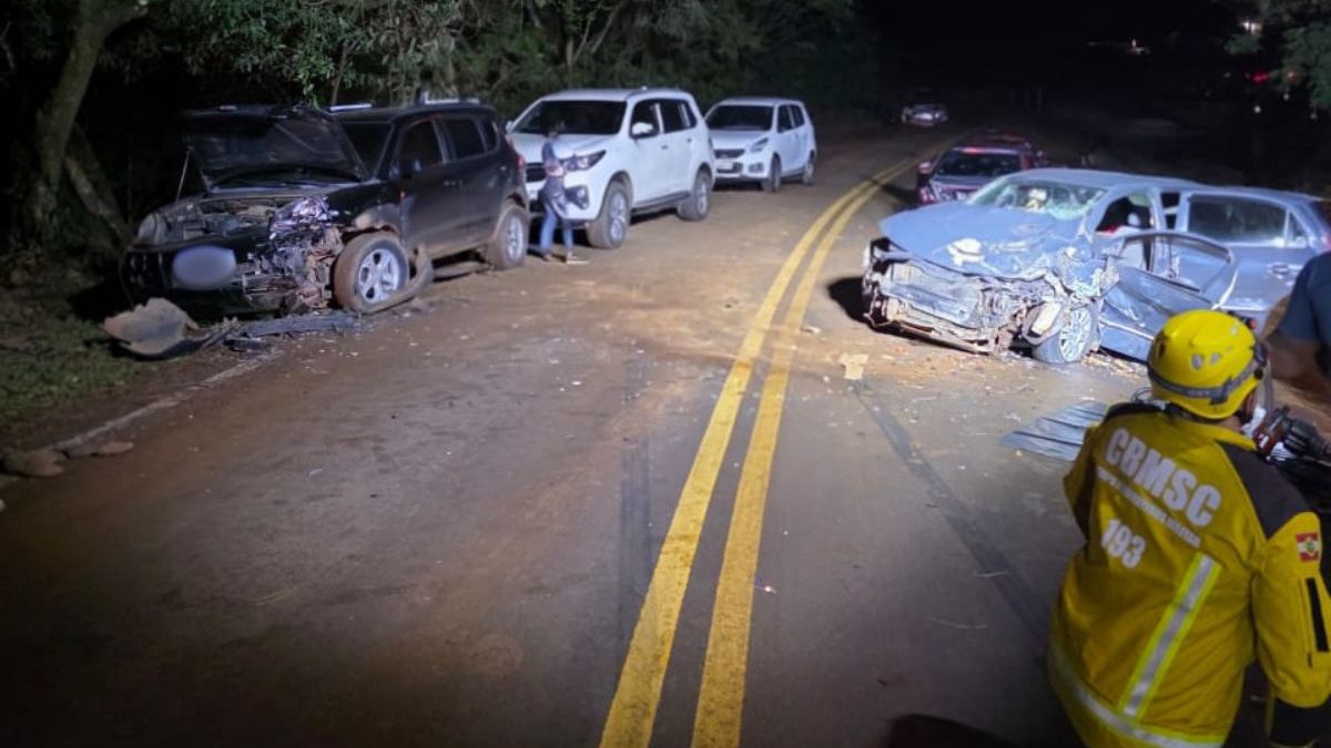 Idoso morre em grave acidente com três veículos e uma motocicleta em SC