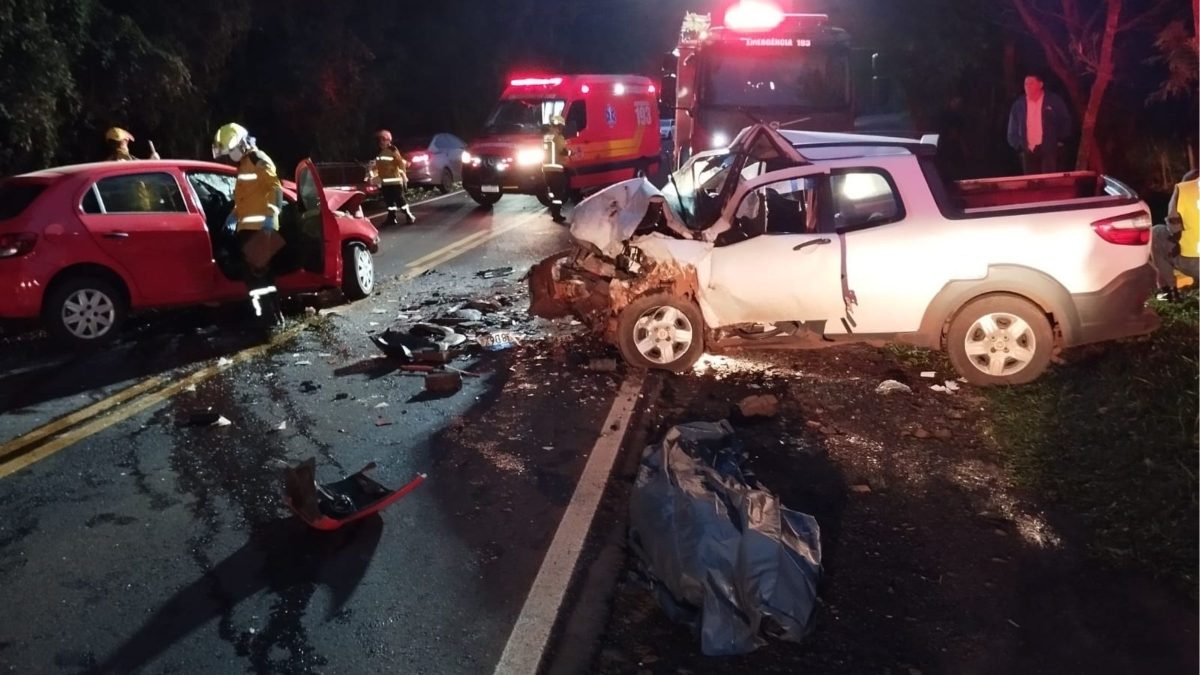 Jovem de 24 anos morre em colisão frontal; motorista fica em estado grave na SC-160