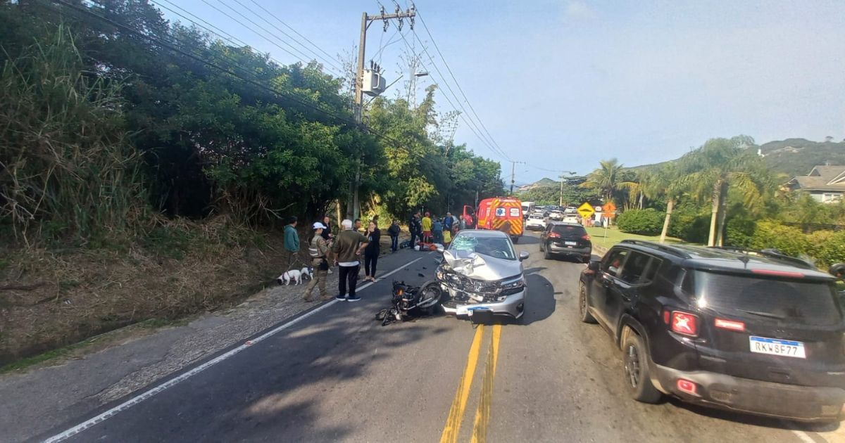 Motociclista morre e veículo fica destruído em acidente em rodovia de Florianópolis