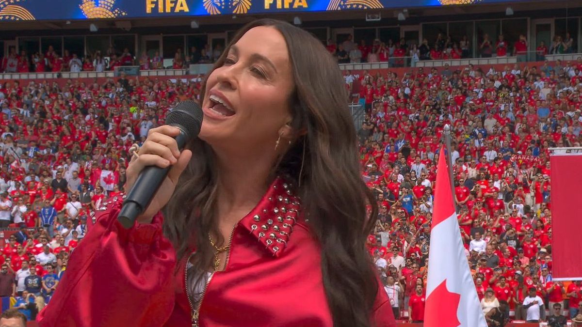 Cadê o show? Ausência de Alanis Morissette no palco principal gera ‘confusão’ nas redes