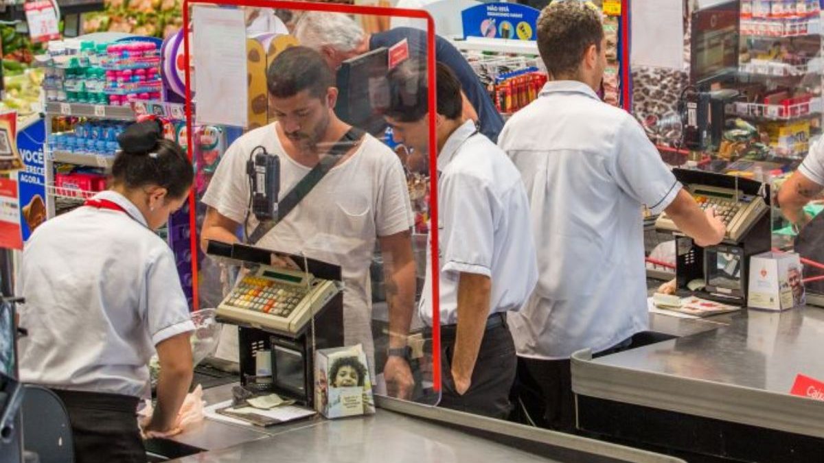 Supermercados têm novos salários após acordo coletivo; saiba os valores de cada função