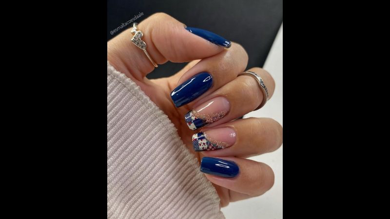 Xadrez azul-marinho - @esmaltacoesdaale/Instagram