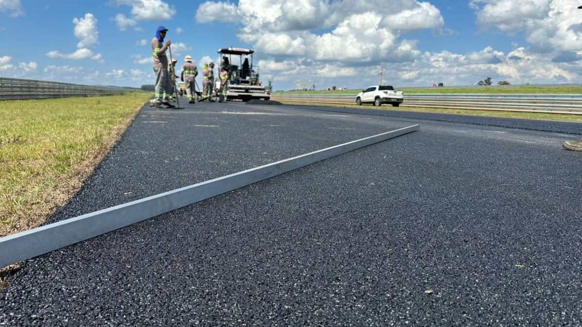 Padrão F1 aumenta segurança em curvas de alta velocidade no autódromo de R$ 100 milhões em SC
