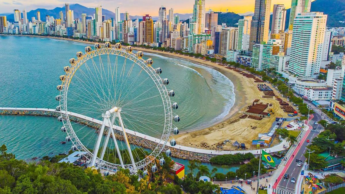 Imóveis ‘disparam’ em Balneário Camboriú e valorização chega a 47%: ‘Mercado atípico’