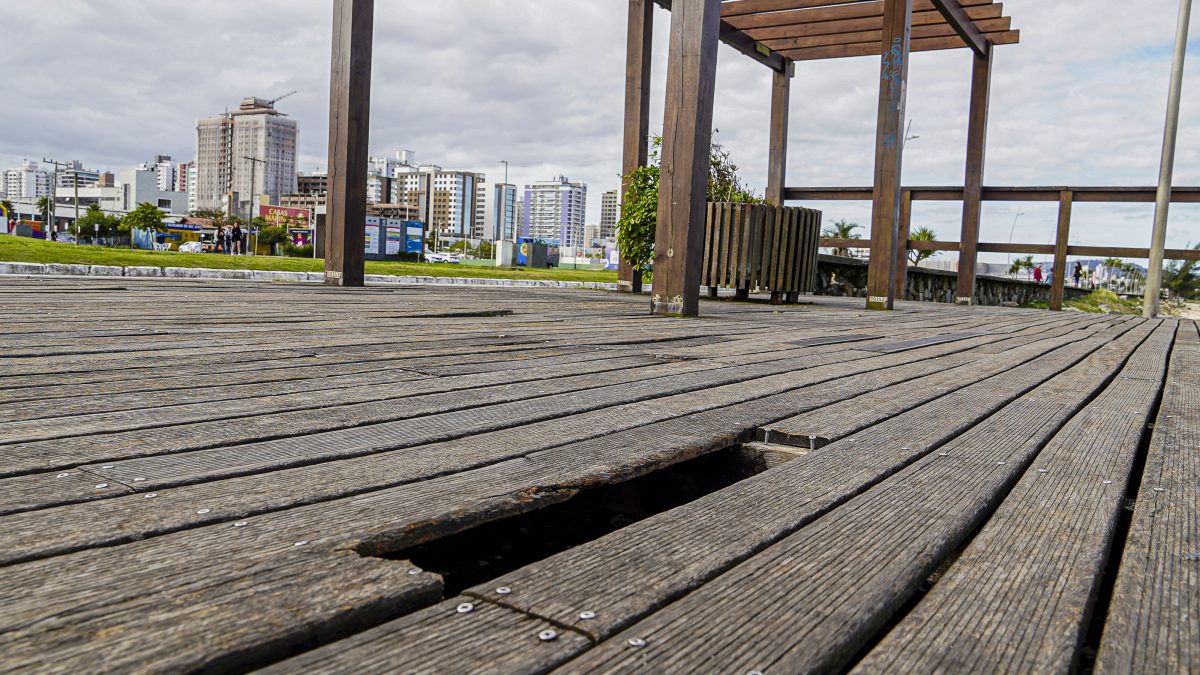 A Beira-Mar de São José expõe a letargia da prefeitura
