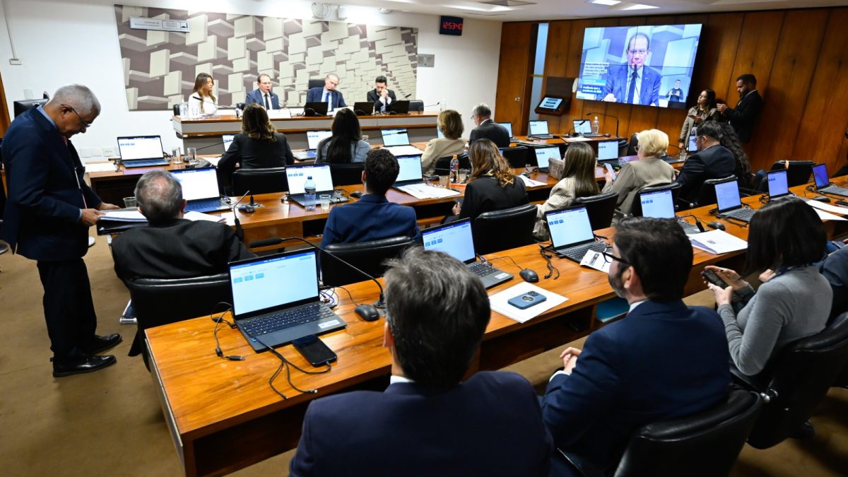 Dra. Eudócia chama Renan Calheiros de corrupto e bate-boca marca audiência do BRB