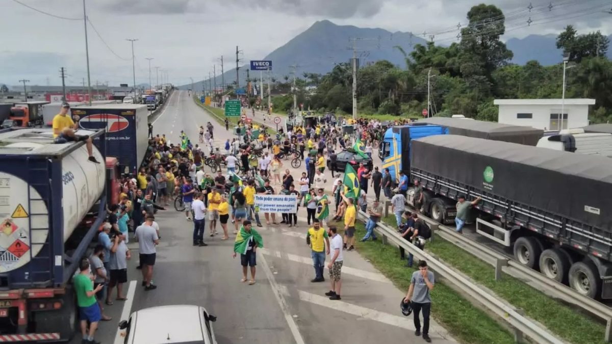 Câmara aprova anistia a caminhoneiros bolsonaristas de bloqueios após eleição de 2022