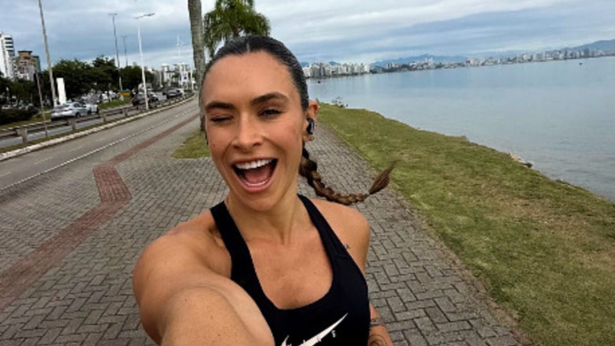 Influenciadora troca corrida de táxi por percurso de 26 km entre aeroporto de SC