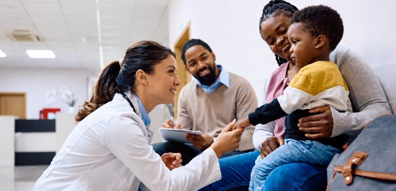 Lei nº19.855 garante que ambos os responsáveis tenham direito a acompanhar consultas médicas dos filhos - IStock/Reprodução
