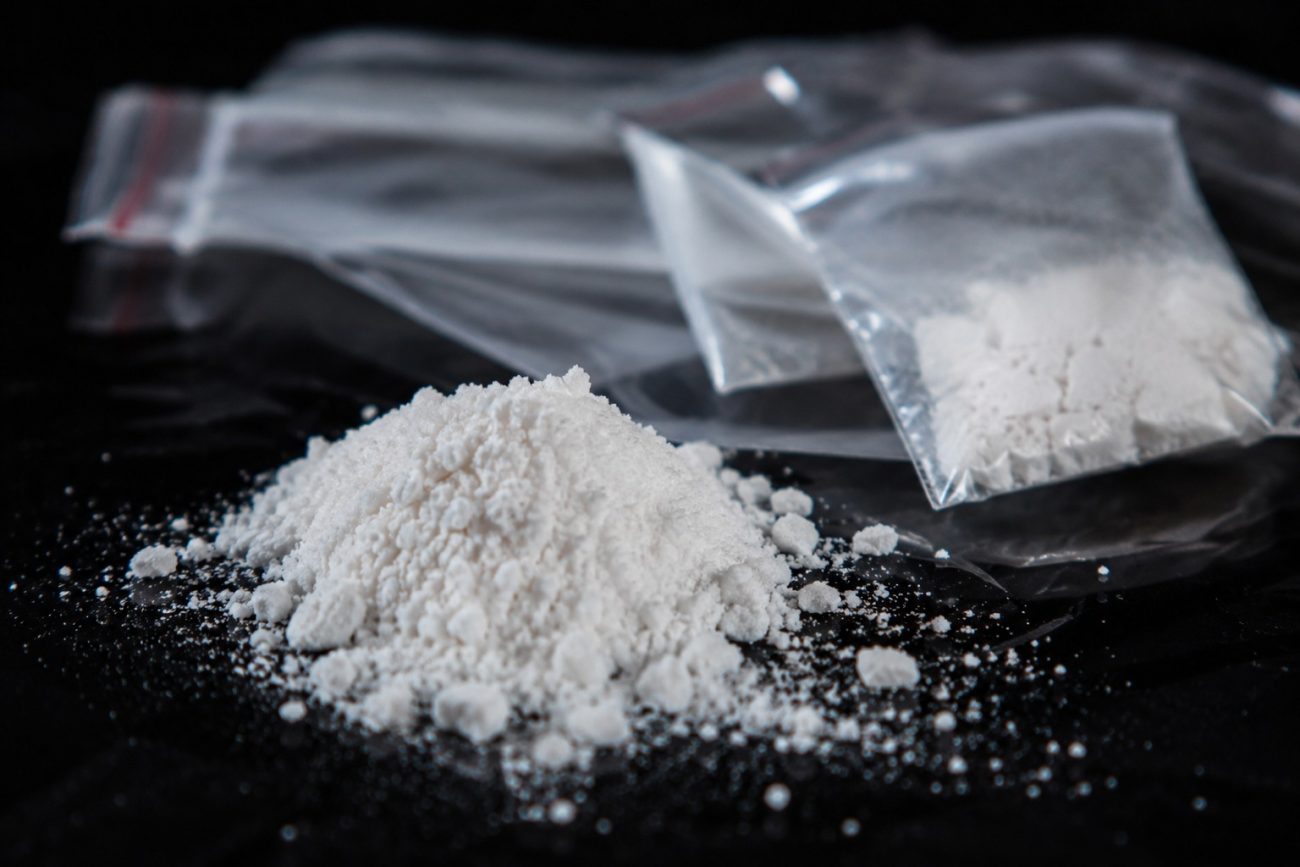 Policiais disseram ter visto suspeito com cocaína; homem nega acusações