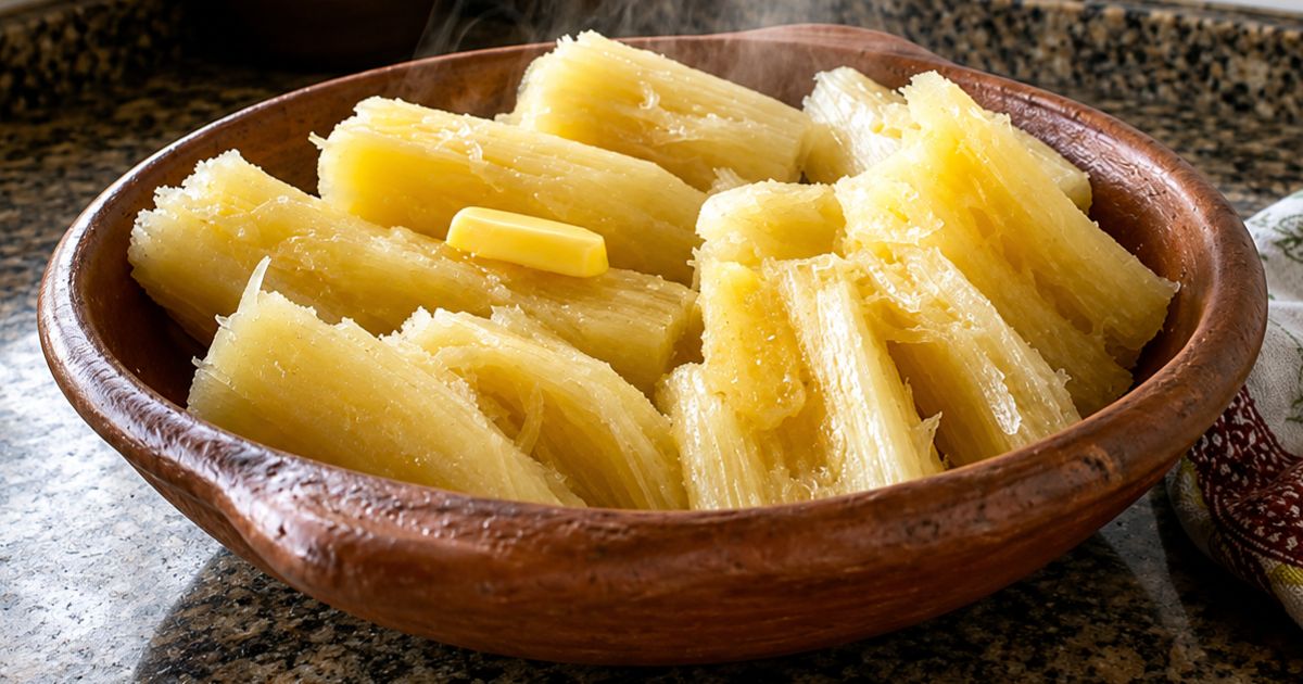 Como cozinhar mandioca para ficar derretendo? Conheça o truque na panela