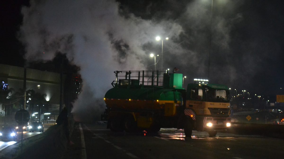 ‘Só deu tempo de sair’, diz motorista que acordou o colega antes de caminhão explodir