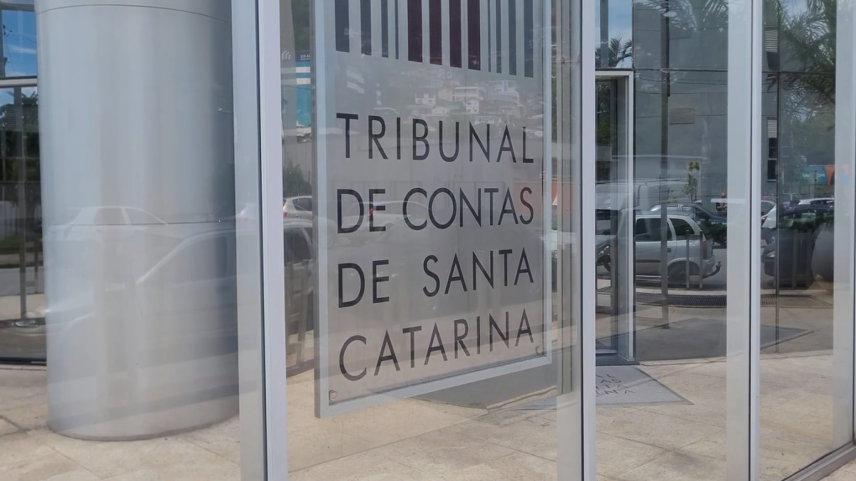 TCE aprova contas de Jorginho Mello, mas faz recomendações e cobra avanço no saneamento