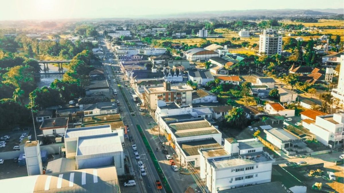 SC vai ganhar parque temático de R$ 100 milhões inspirado no universo dos carros de luxo
