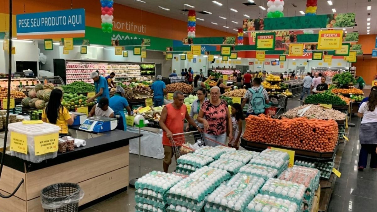 Gigantes dos supermercados mudam horário de funcionamento aos domingos; veja o que muda