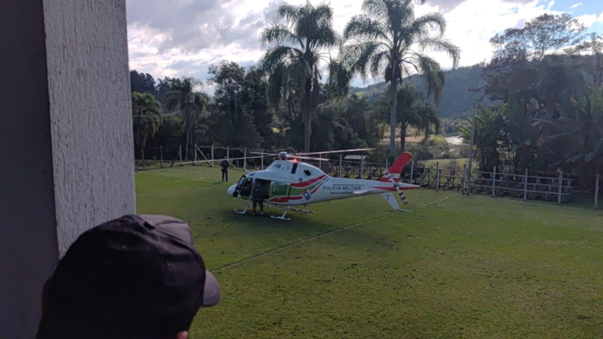 Suspeitos de sequestrar família de tesoureiro de banco são presos pela Polícia Civil em SC