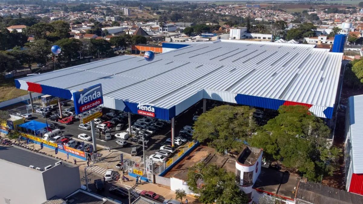 De Walmart a Carrefour: gigante dos supermercados troca comando após faturar R$ 8 bilhões