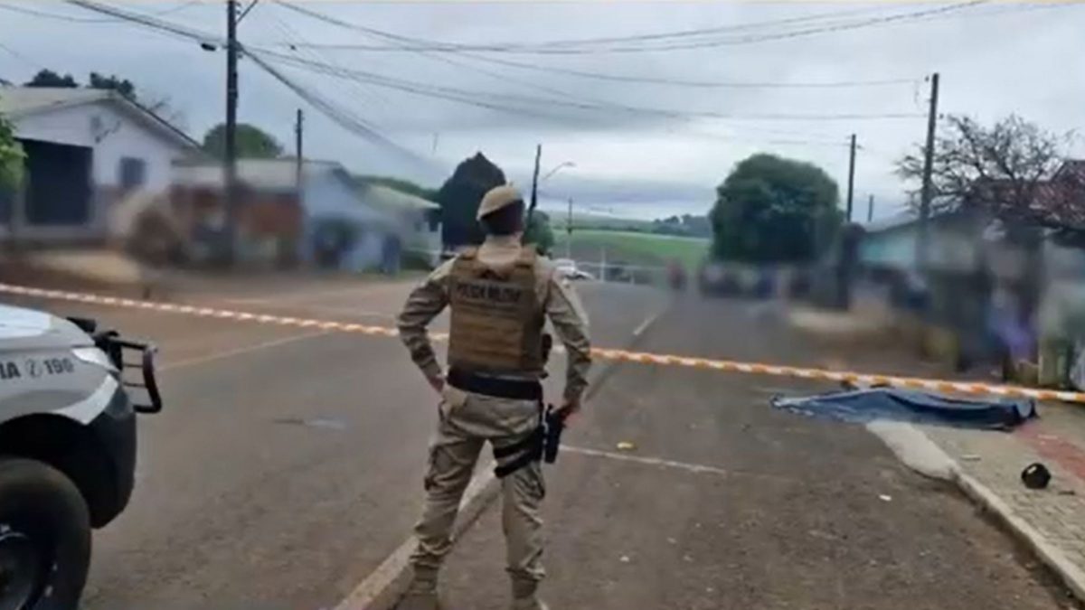Homem que matou ex e namorado dela na frente do filho é condenado a 68 anos