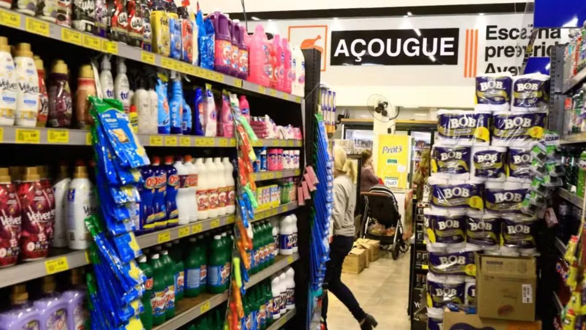 Supermercados mudam horário aos domingos e podem receber multa de até R$ 50 mil