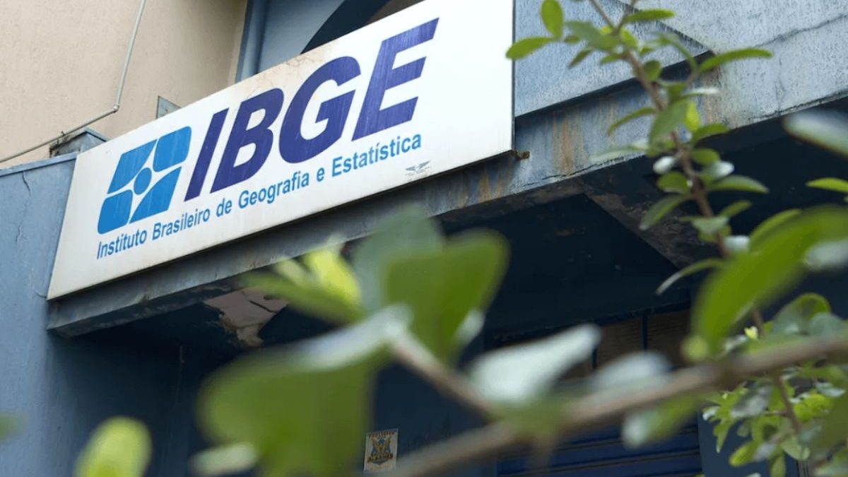 IBGE abre 9 mil vagas temporárias com salários de até R$ 5,2 mil; veja cargos e como participar