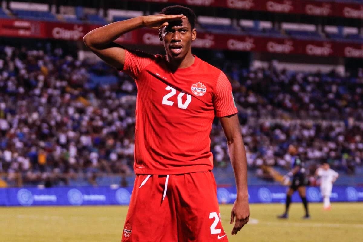 Jonathan David comemorando mais um gol da seleção do Canadá