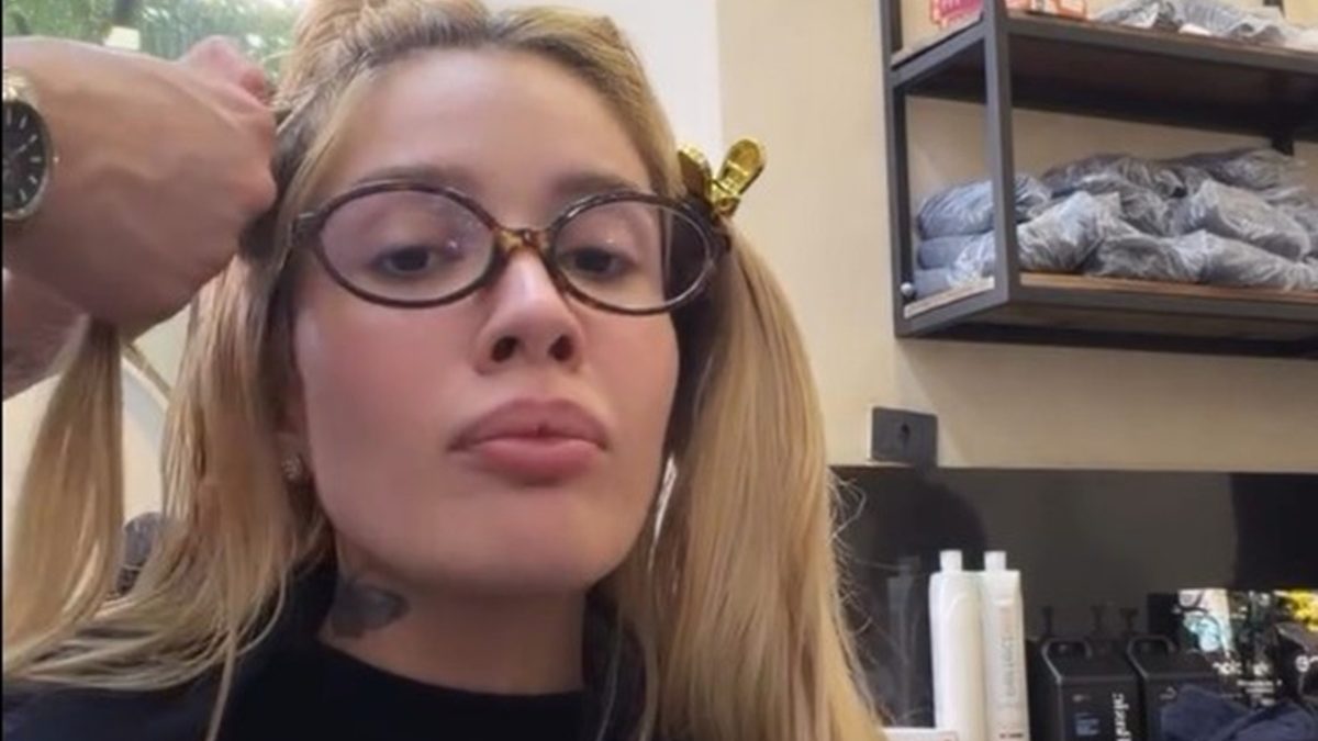 Antes x depois: Karoline Lima tira mega hair e mostra cabelo ‘destruído’ antes de viagem