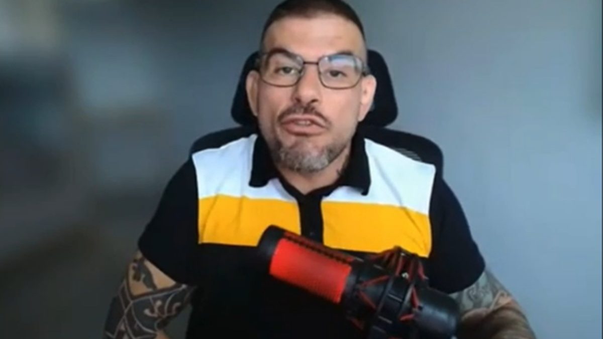 Live para conter desgaste tem ataques a adversários e aumenta polêmica de Marcelo