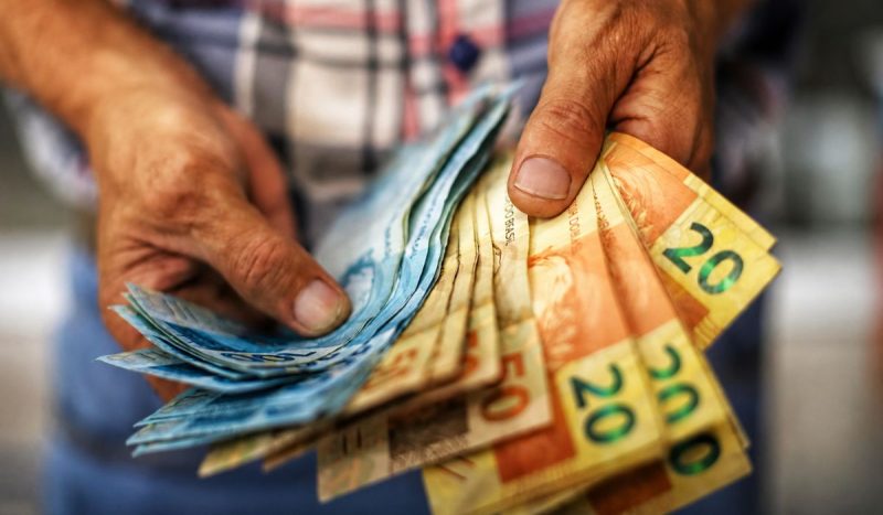 Salário mínimo 2027 ganha nova previsão com alta de R$ 96; veja quando vale - Roberto Parizotti/CUT