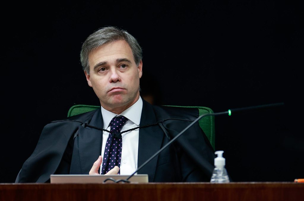 ‘Tem mais coisa por vir’: André Mendonça derruba sigilo de arquivos de sicário do Master