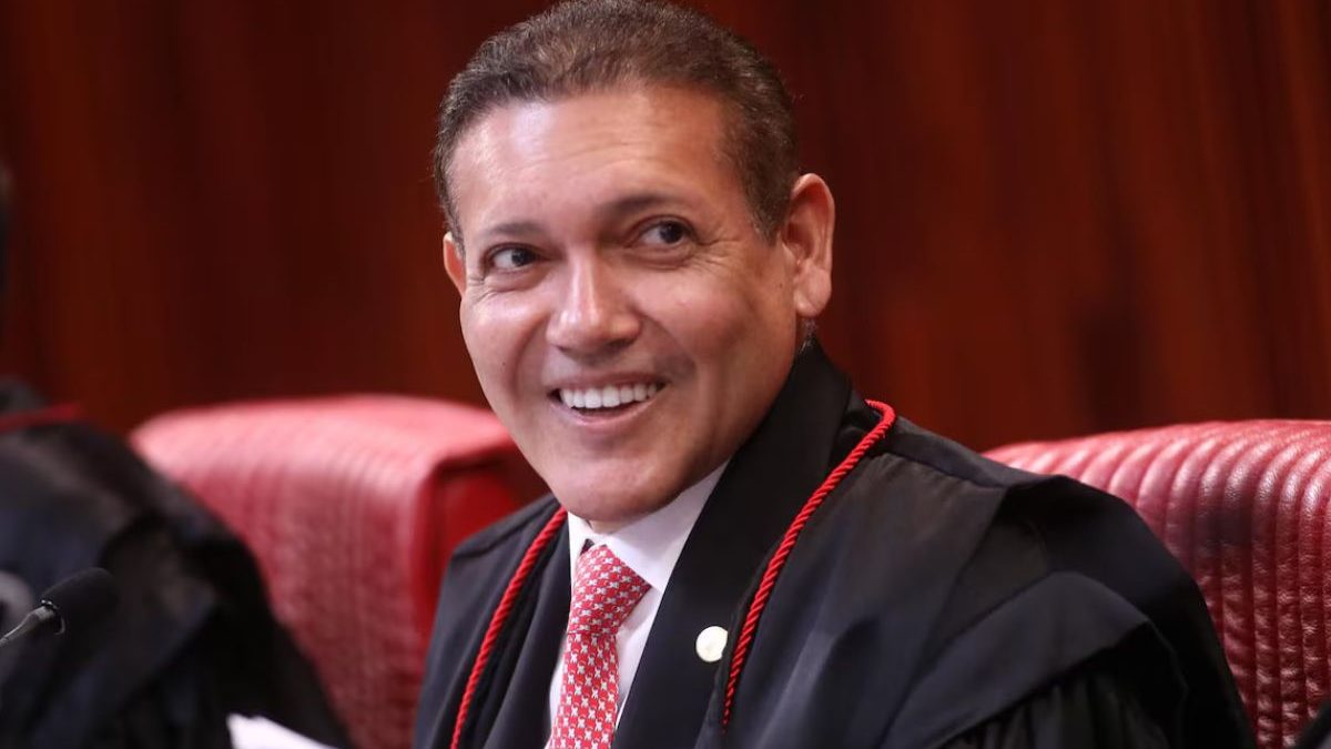 'Bobeada' de senadores faz Fachin manter Nunes Marques na relatoria da CPI do Banco Master