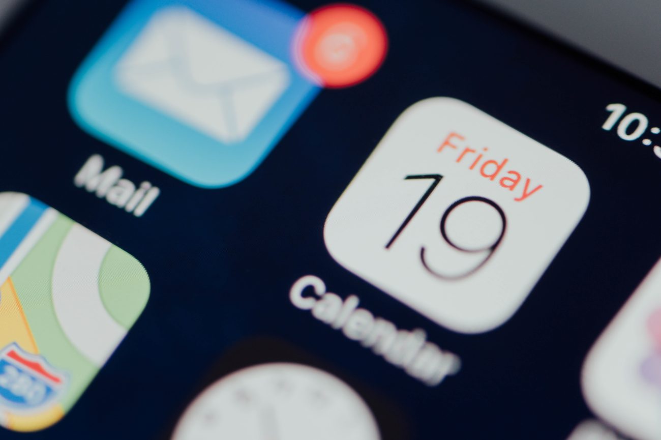 Pesquisadores descobriram que o cérebro gasta energia tentando ignorar notificações, mesmo quando decidimos não olhar para o celularFoto: Magnific/ND Mais